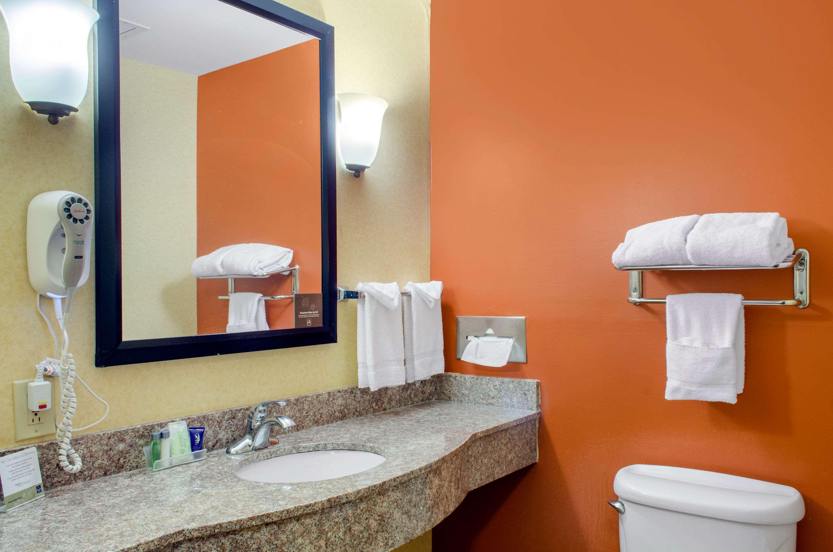 Sleep Inn & Suites East Chase Монтгомери Экстерьер фото